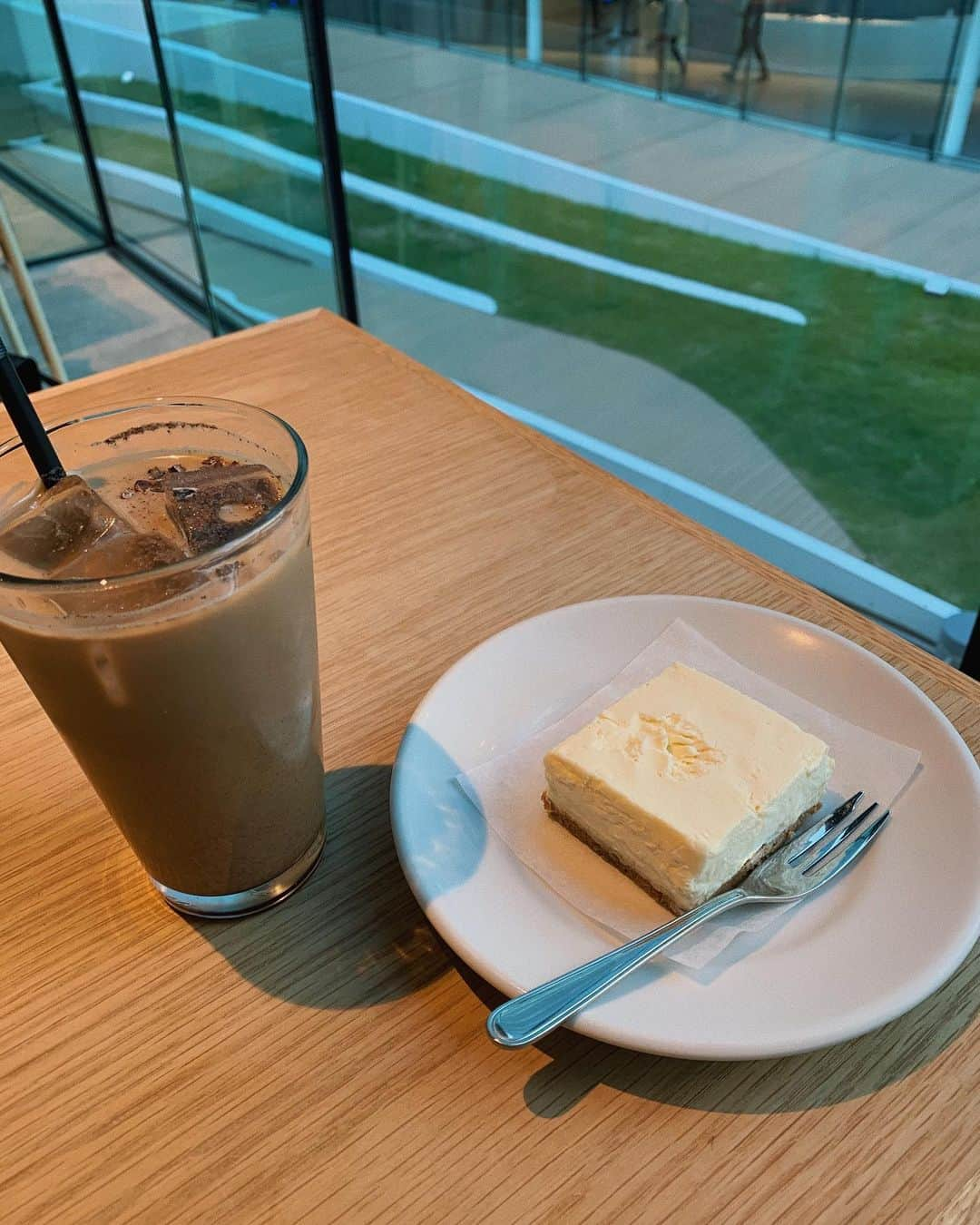 赤坂星南のインスタグラム：「🤍#cheesecake#vervecoffee」