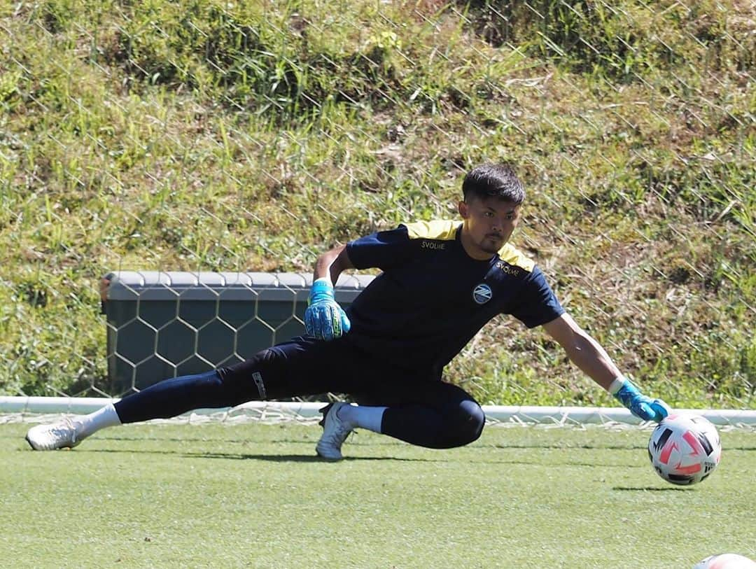 FC町田ゼルビアさんのインスタグラム写真 - (FC町田ゼルビアInstagram)「本日のトレーニングフォト(10枚)👟⚽️ スワイプしてね→📸 . 🗓9月28日(月) 1️⃣ #晴山岬 2️⃣ #橋村龍ジョセフ 3️⃣ #中島裕希 4️⃣ #下坂晃城 5️⃣ #土居柊太 6️⃣ #ノリエガエリック 7️⃣ #青木義孝 8️⃣ #福井光輝 9️⃣ #ジョンチュングン 🔟 #マソビッチ #ドリアンバブンスキー #ステファン  #FC町田ゼルビア #zelvia #Jリーグ #サッカー #スポーツ #soccer #football #jleague #町田 #svolme #トレーニング #イケメン」9月28日 20時31分 - fcmachidazelvia