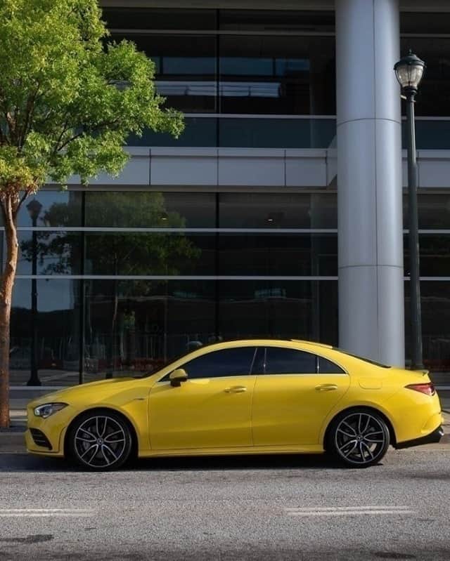 Mercedes AMGさんのインスタグラム写真 - (Mercedes AMGInstagram)「[Kraftstoffverbrauch kombiniert: 7,4–7,2 l/100km  CO₂-Emissionen kombiniert: 170–165 g/km  amg4.me/efficiency-statement  Mercedes-AMG CLA 35 4MATIC Coupé]  A splash of yellow to brighten your day.   📷 Jonathan Walker  #DrivingPerformance #MercedesAMG #CLA35」9月28日 21時00分 - mercedesamg