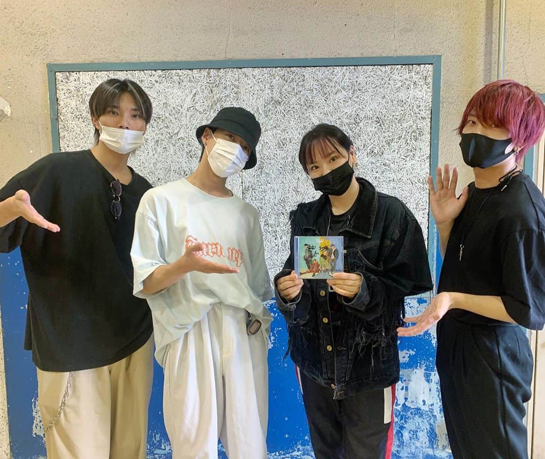 A-NONのインスタグラム：「久しぶり101japanメンバーと再開❗️  わざわざメンバーがCDにサイン書いてくれました。大切にします。 浦野はいなかったのでいつかサインしてね😂  晴れてOWVとして9/30がデビュー日になるそうで、皆さん応援お願いします❗️」