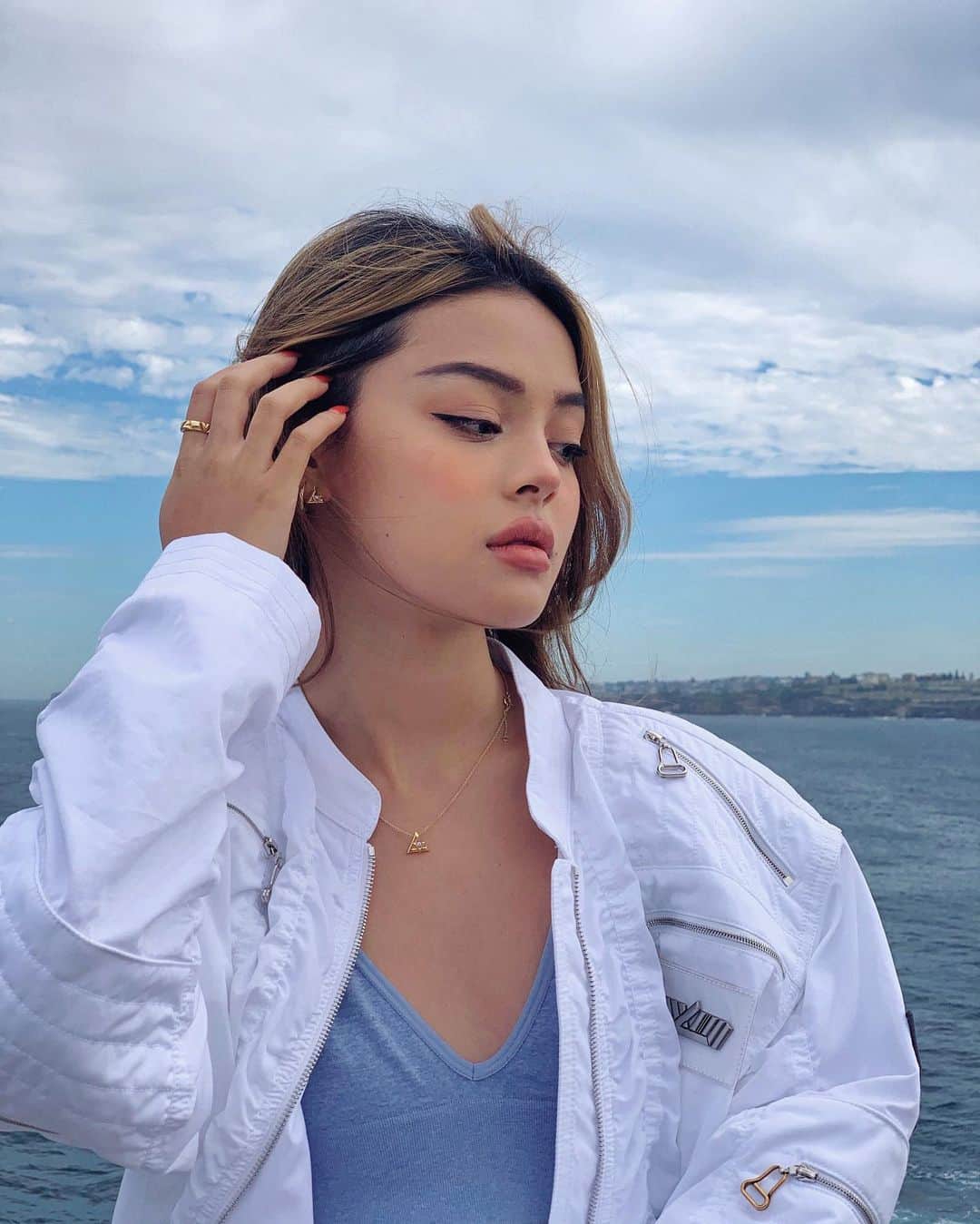 リリーマイマックのインスタグラム：「Too bright couldn’t keep my eyes open ✨ @louisvuitton #LVVolt」