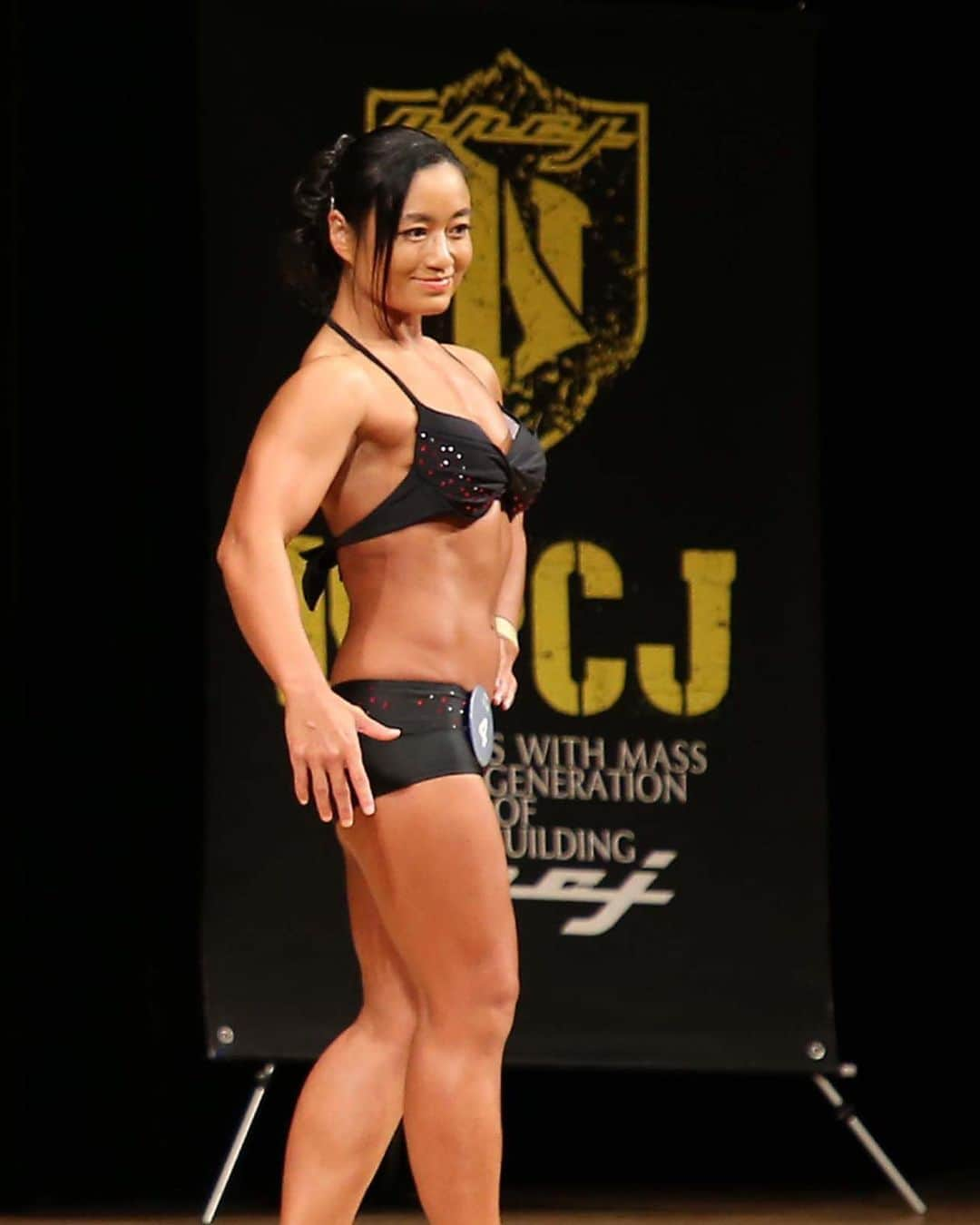 里村明衣子さんのインスタグラム写真 - (里村明衣子Instagram)「Front Posing ‪NPC WORLDWIDE × FWJ（NPCJ）‬ ‪Regional Show「EVOLGEAR JAPAN OPEN」‬ カメラマン水田雅彦 ‪#仙女‬ ‪#fitness #筋トレ　‬ ‪#ボディコンテスト‬ ‪#プロレス‬ ‪#bodymake #女子プロレスラー」9月28日 20時56分 - meiko_satomura