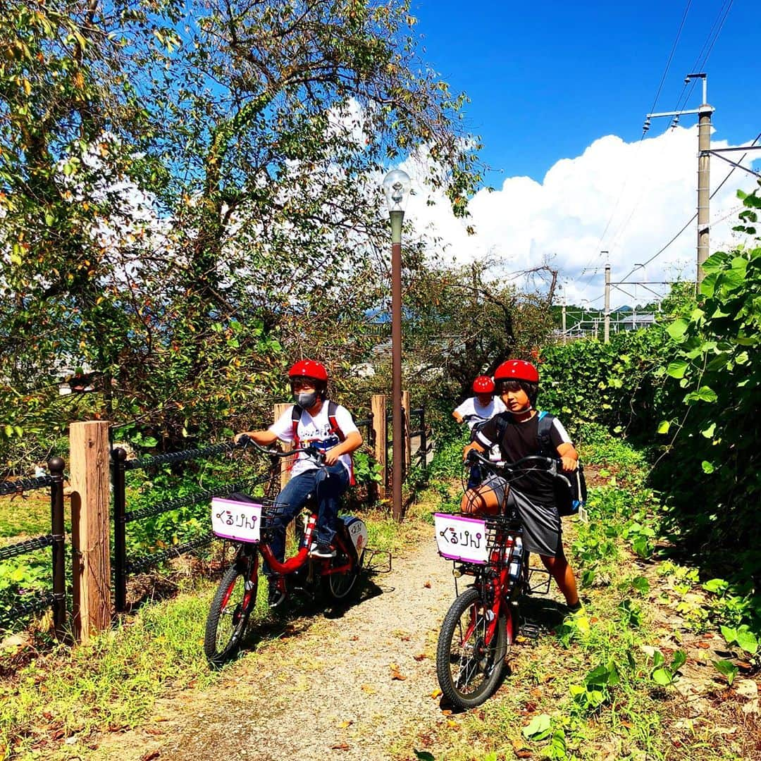 がっちゃんのインスタグラム：「勝沼ぶどう郷駅〜ぶどうの丘までサイクリング🚴‍♂️✨ 天気が良くて風が最高に気持ち良かったです😊 楽しすぎて旧勝沼駅ホーム跡を見るのをすっかり忘れてしまいました😅💦 #ぶどう狩り するのも忘れた（笑） また行かなくちゃ･*♡  #山梨 #サイクリング #小学生 #japantravel #japantrip #cycling #cyclingphotos #cyclingpics #がっちゃん #がっちゃんねる」