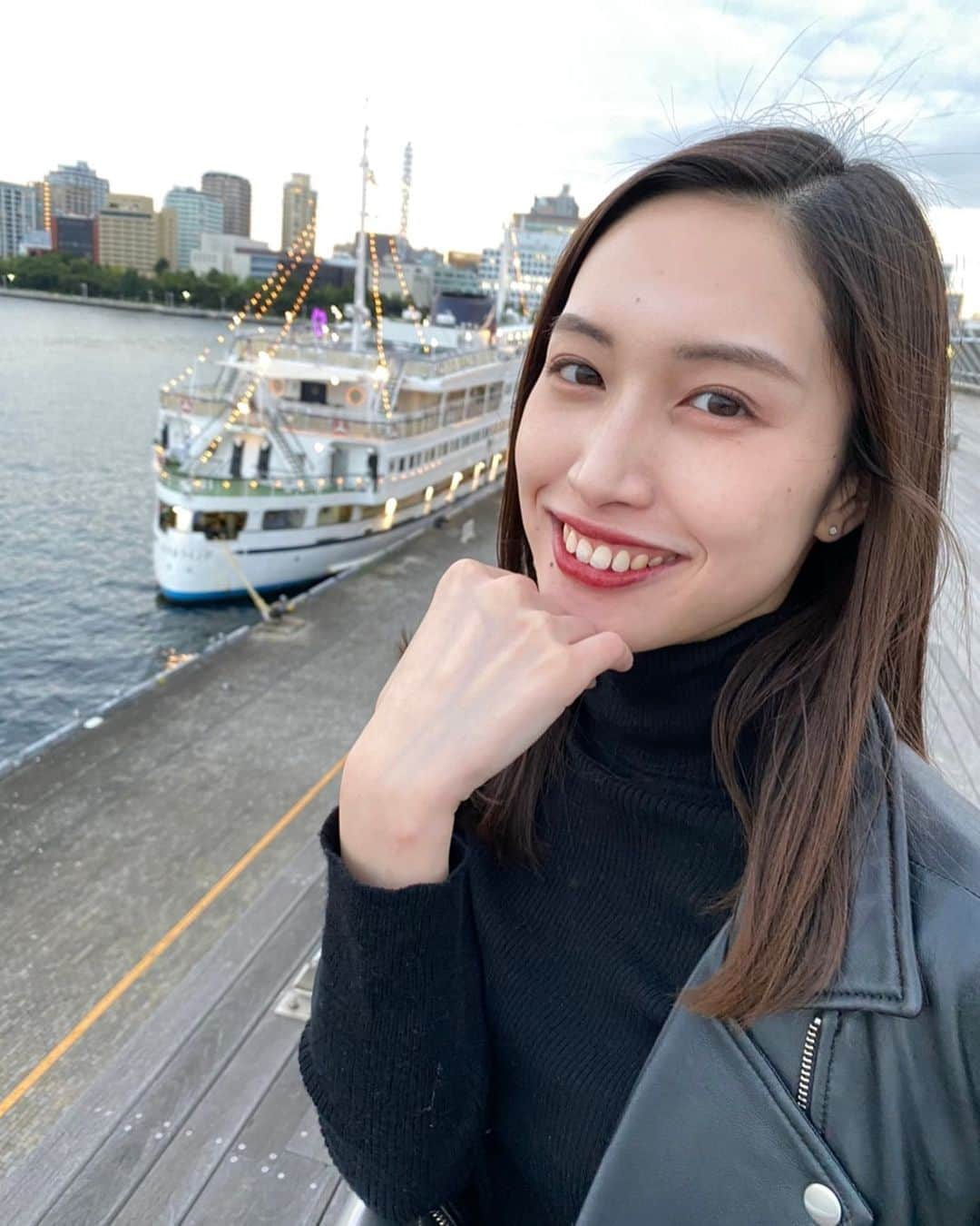 糸川菜央のインスタグラム：「撮影はもう秋服🍁  角度とポーズ、ほぼ昨日の投稿と同じやん…  #ミス学習院コンテスト2020 #ミス学習院 #学習院大学 #ミスコン #大学ミスコン #2020 #秋コーデ #秋 #横浜 #みなとみらい #撮影」