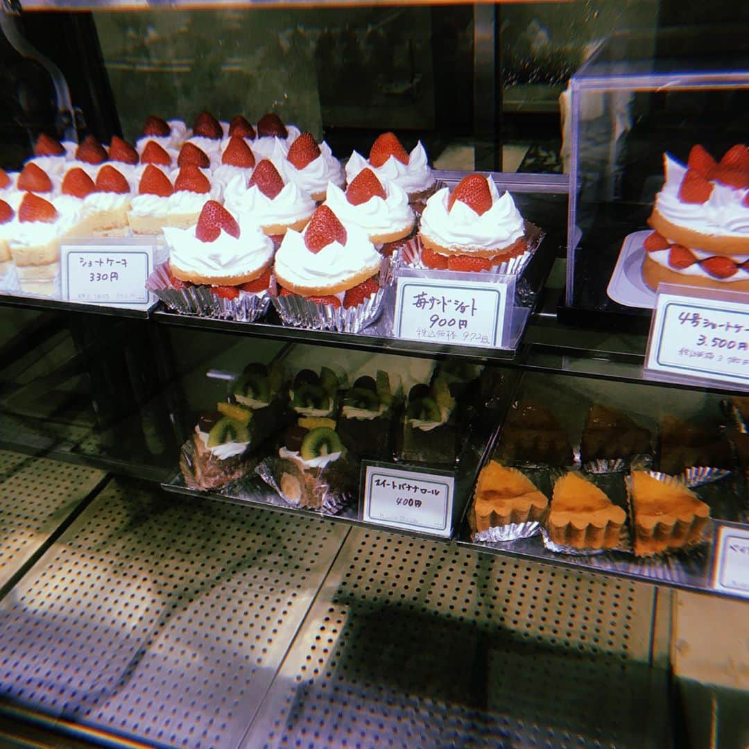 中神円のインスタグラム：「#近江屋洋菓子店   生クリームの味が好みだった🍓 ここのお菓子はフルーツが美味です。」