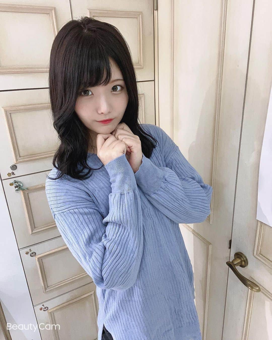河合陽菜のインスタグラム：「染めに行ったら隣に同級生座ってました。私はマブだと思ってます」