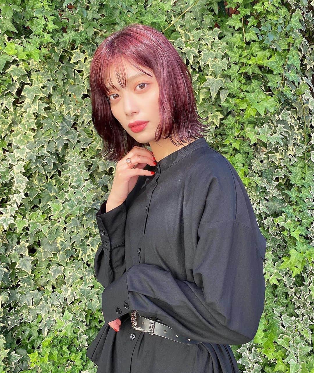 のインスタグラム：「.  前髪切ってカラーしてもらいました☺︎﻿ ﻿ 今回も秋っぽくオレンジブラウンカラー🍊﻿ うざバングは本当にウザいので、﻿ ウザくならないように前髪カットしてもらいました✂︎（笑）﻿ ﻿ ﻿ ﻿ ﻿ #hairstyle #haircolor #秋カラー #ヘアカラー #ヘアスタイル #ボブ #ボブアレンジ #オレンジブラウン #dayoff」