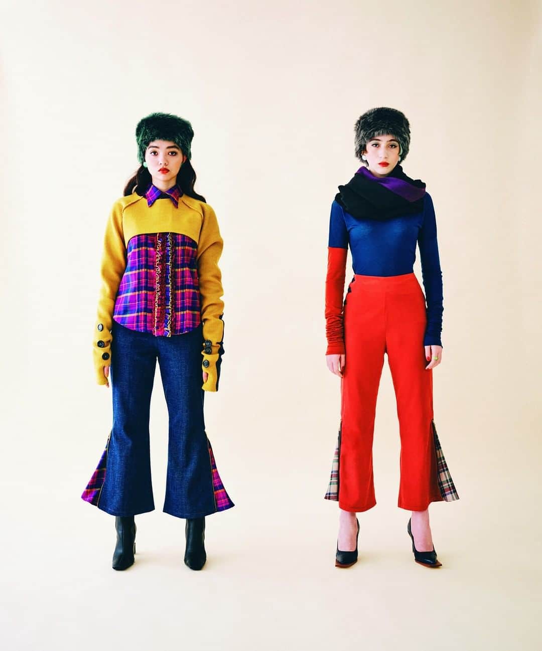 NYLON JAPANさんのインスタグラム写真 - (NYLON JAPANInstagram)「ファッションを楽しむ女の子たちから絶大な人気を集めるクリエイティヴガール Runa( @una_monster )がデザイナーを務めるブランド「RRR／アール」。カラフルでユニークなアイテムを展開するブランドの今季は、“70sファッション”からインスピレーションされたレトロスタイルを提案。彩りあふれたポップなスタイリングで、あなたもきっと笑顔になるはず♡ @rrr_tokyo   続きは本日発売のNYLON11月号でチェックしてね！ https://www.nylon.jp/NYLON198  photographer @ryoskateyuasa  styling @mk_shimizu  hair&makeup @katohairmake   model @mia.louise.n @angie__1116   #nylonjapan #nylonjp #rrr #Runa #fashion #caelumjp」9月28日 21時47分 - nylonjapan