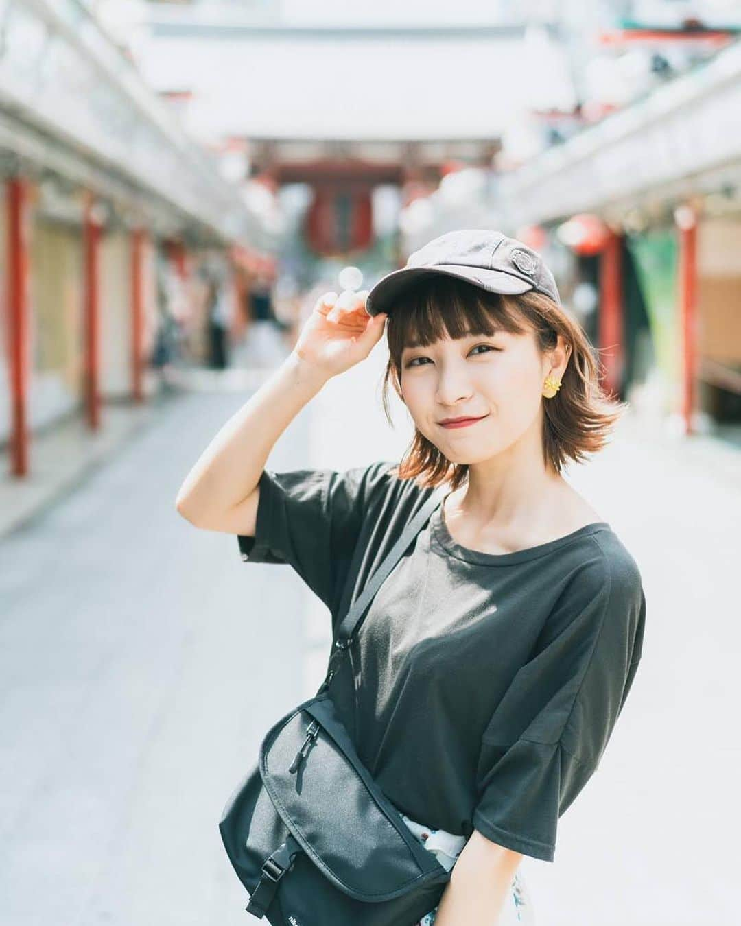 尾林美月のインスタグラム：「. キャップかぶって歩こう🧢」