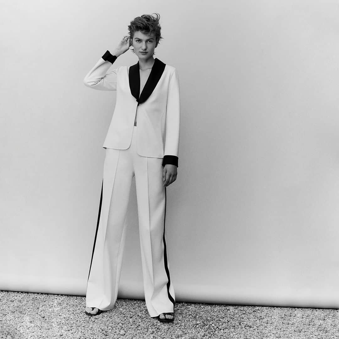 ミラショーンのインスタグラム：「Essential wardrobe_tuxedos ⠀ ⠀  #milaschon #blackandwhitephotography #tuxedo #whitedress #tailleur #tailleurpourfemme  #whitetailleur #bandwphotography」