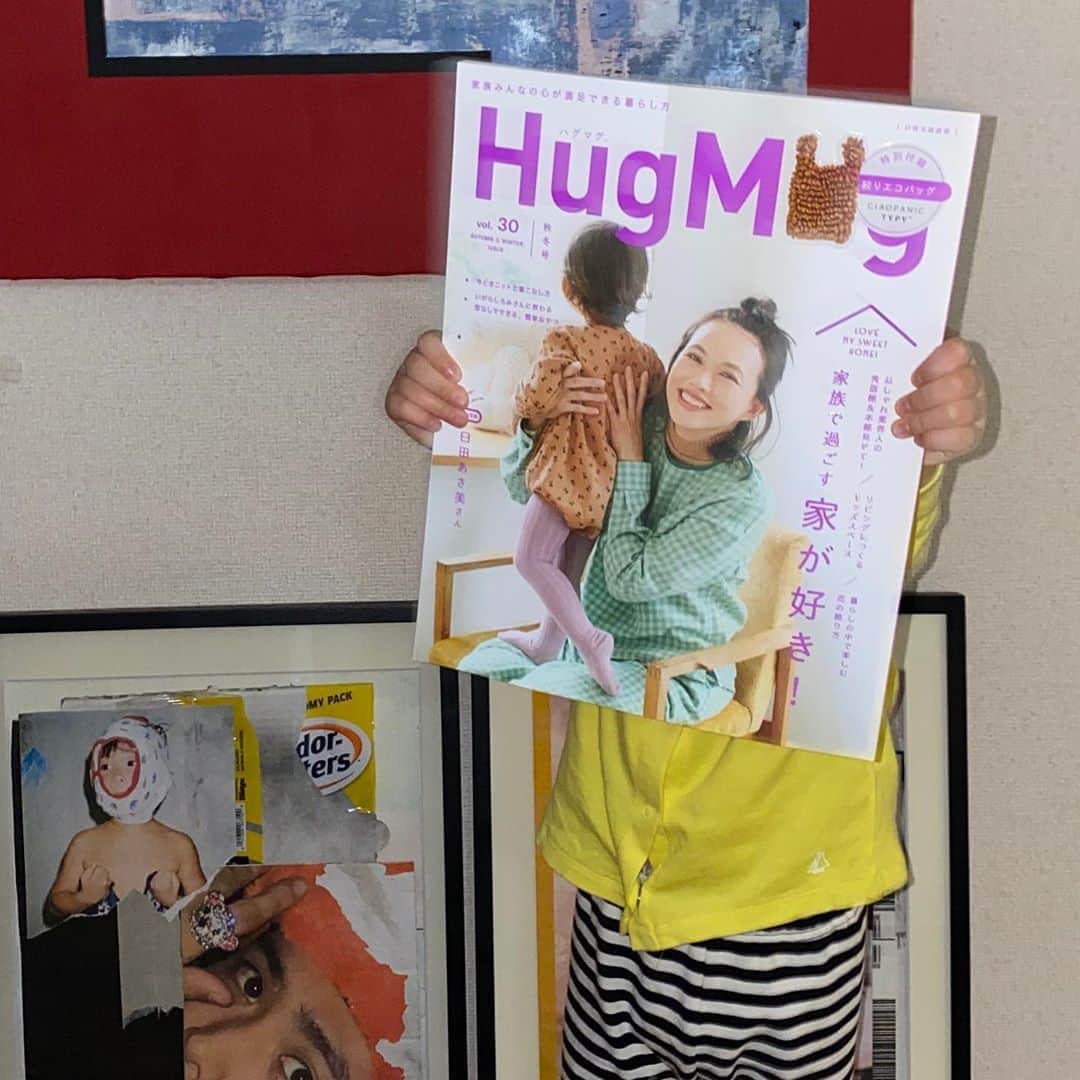 オカモトレイジのインスタグラム：「ポコ吉さん、母ちゃんと一緒に表紙デビューしました！見てみてね😇 #奥さん芸能人  My daughter made her cover debut with her mom. 🤣✨👍 Featured is REIJI's fam...😂」