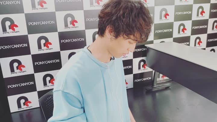 のインスタグラム：「低周波恐るべし。 〜生放送終了後のひととき〜  #初だし #井阪郁巳 #ご縁  #インスタオシャレ化計画  #swag #いさかどうが  #阿久津仁愛 #オールナイトニッポンi #おしゃべや #凸凹男子会」