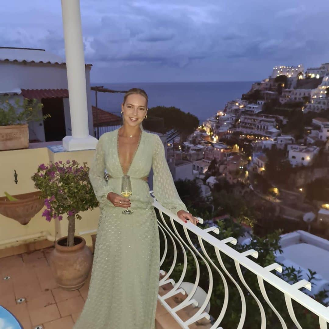 ガブリエル・アドコックさんのインスタグラム写真 - (ガブリエル・アドコックInstagram)「Feeling very lucky to be celebrating my 30th in Amalfi with chris who’s made a dream happen! 💖So far we have visited Sorrento Amalfi and Ravello 💚Its natural beauty is unreal and the food.... Mama Mia 👌🏻🤤🍝🇮🇹 #positano #villamary #30thbirthdaycelebrations #grateful @villamary_positano #amalficoast」9月28日 22時07分 - gabbyadcock1