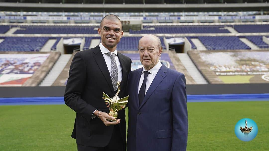 ペペのインスタグラム：「Ser desta família do FC Porto é um sentimento que não dá para descrever. Agradeço ao Presidente pela coragem que teve em trazer-me de volta para a minha casa. Obrigado a todos os que acreditam  e reconhecem o meu trabalho 🙏🏻」