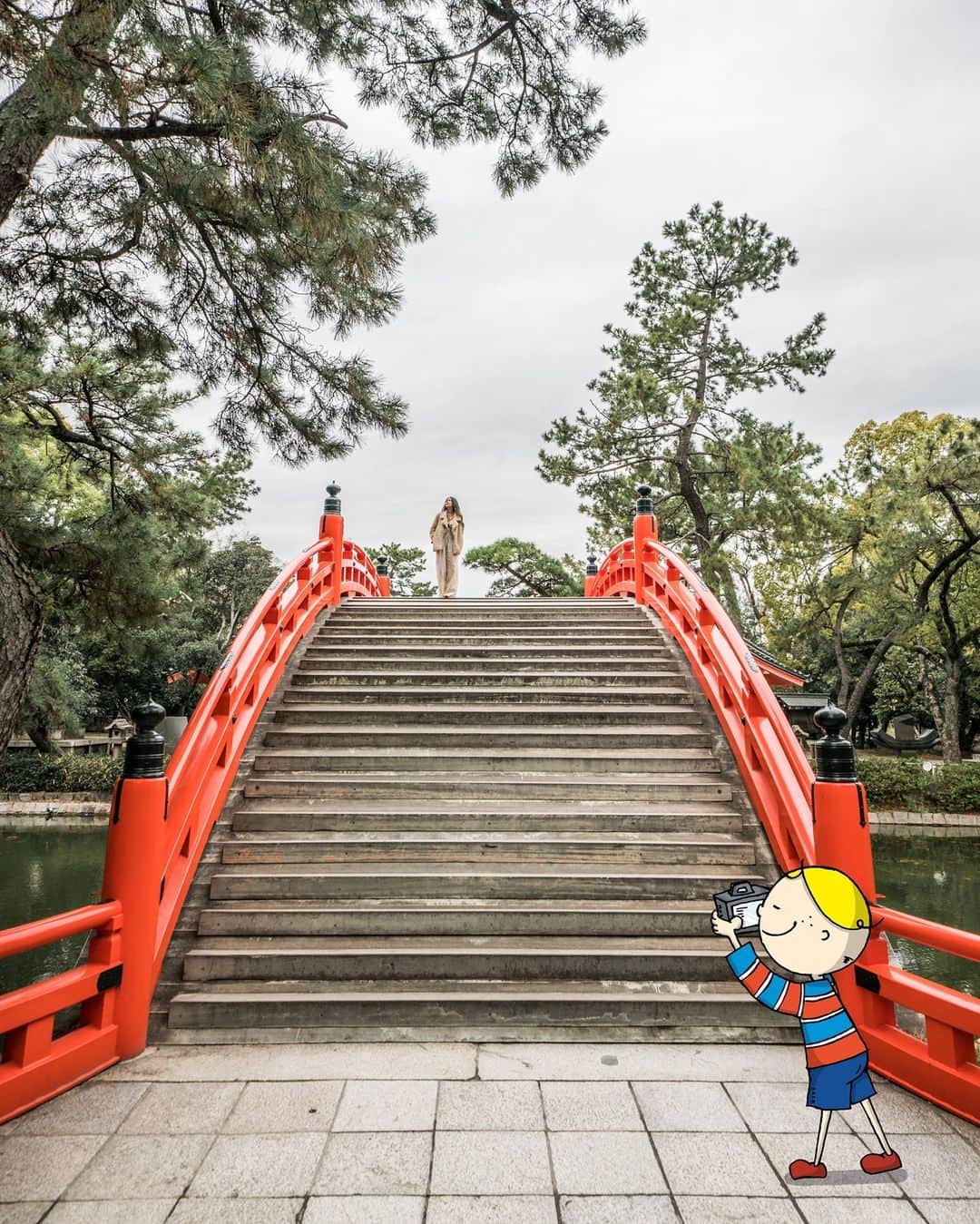 Osaka Bob（大阪観光局公式キャラクター）さんのインスタグラム写真 - (Osaka Bob（大阪観光局公式キャラクター）Instagram)「Sorihashi bridge at Sumiyoshi Taisha Shrine is so beautiful no matter which angle you’re looking from. And it’s steep, so watch your step!  住吉大社に訪れたら絶対に写真を撮りたい撮影ポイントは「反橋（太鼓橋）」📷 どの角度からも見ても美しい橋や✨ でもね。こけないように要注意！！  ————————————————————— #maido #withOsakaBob #OSAKA #osakatrip #japan #nihon #OsakaJapan #大坂 #오사카 #大阪 #Оsака #Осака #โอซาก้า  #住吉大社 #sumiyoshitaisha #osakashrine #sightseeing #大阪観光」9月28日 22時14分 - maido_osaka_bob