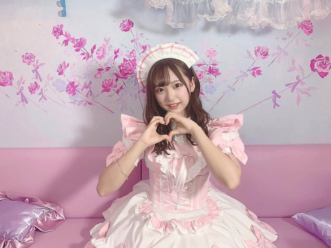 町田穂花のインスタグラム：「. . 今日はキャロラインちゃん（ @kyaro25 ）プロデュースのメイドカフェに行ってきました( › ·̮ ‹ )♡ . かわいいメイド服も着れて、店内もすてきで、とっても幸せでした〜🥰 .  #レセプションパーティー #メイド服 #lolitafashion #キャビット」
