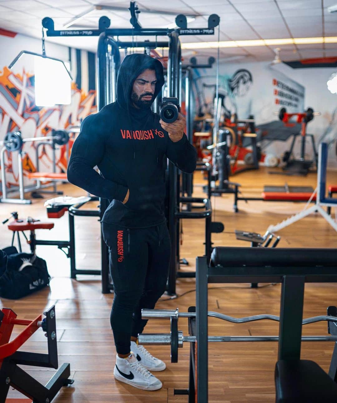 Sergi Constanceさんのインスタグラム写真 - (Sergi ConstanceInstagram)「Have you checked the latest @vqfit Triumph tracksuits??  . You will love the fitting & colors Tap link @vqfit bio to explore the collection👌」9月28日 22時26分 - sergiconstance