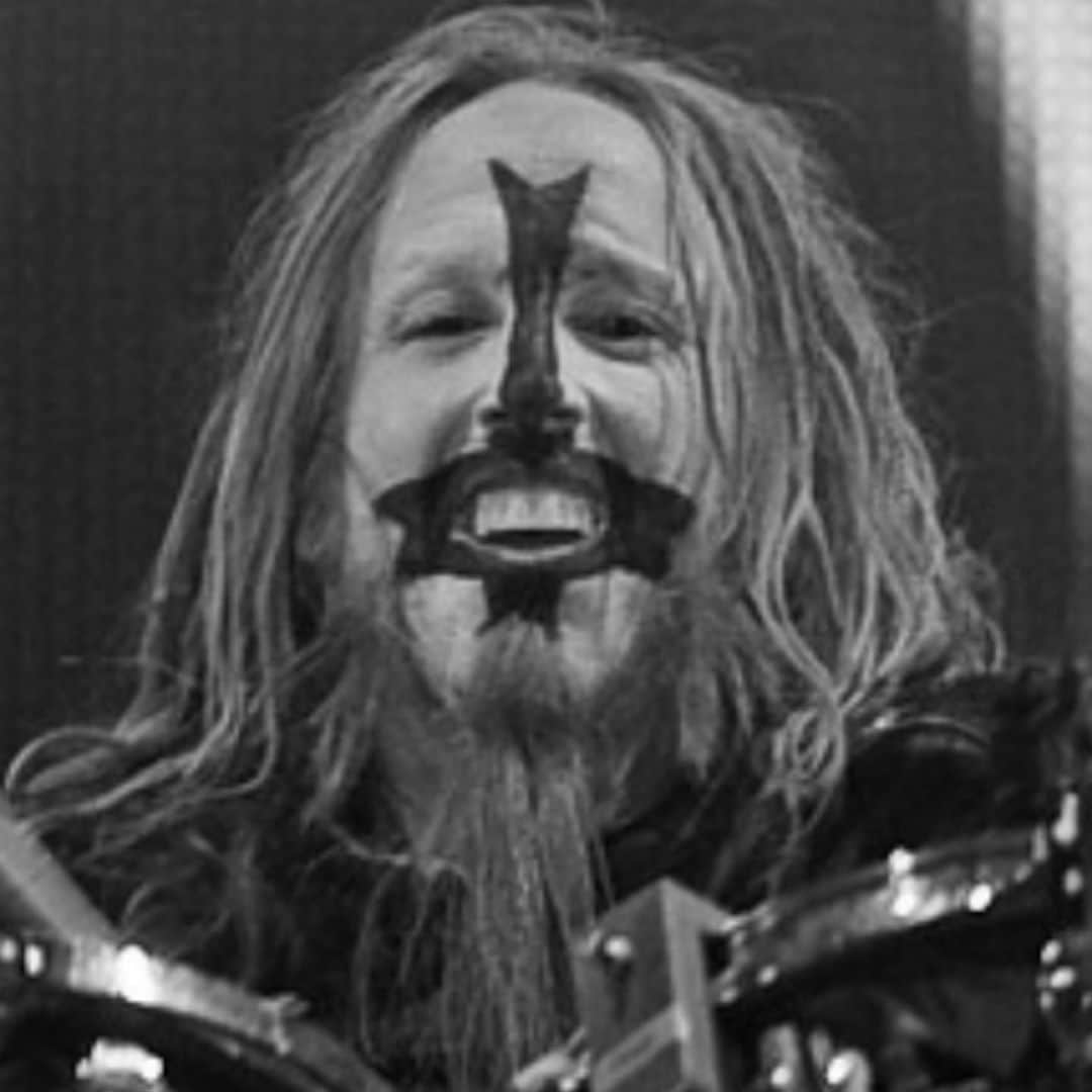 ロブ・ゾンビのインスタグラム：「Happy Birthday to @gingerfishofficial the creature behind the drums. Not of this Earth. 🌎 💀🎂🎈👍🏼🎊🎁 #gingerfish #happybirthday」