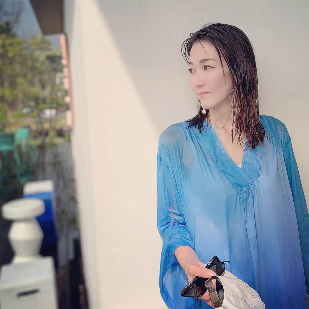 大河内奈々子のインスタグラム：「・ ・ 撮影で　逗子マリーナへ。 ・ お洒落なマリブファームを堪能してたら突然の雨☔️ ・ 突然降られた雨も楽しかった♪ ・ 動画はYouTubeチャンネルで見れます❤️ プロフィールのハイライトからどうぞ😘 ・ #アクシデント多発 #それも楽しい #雨の撮影 #インスタ映えスポット #逗子マリーナ」
