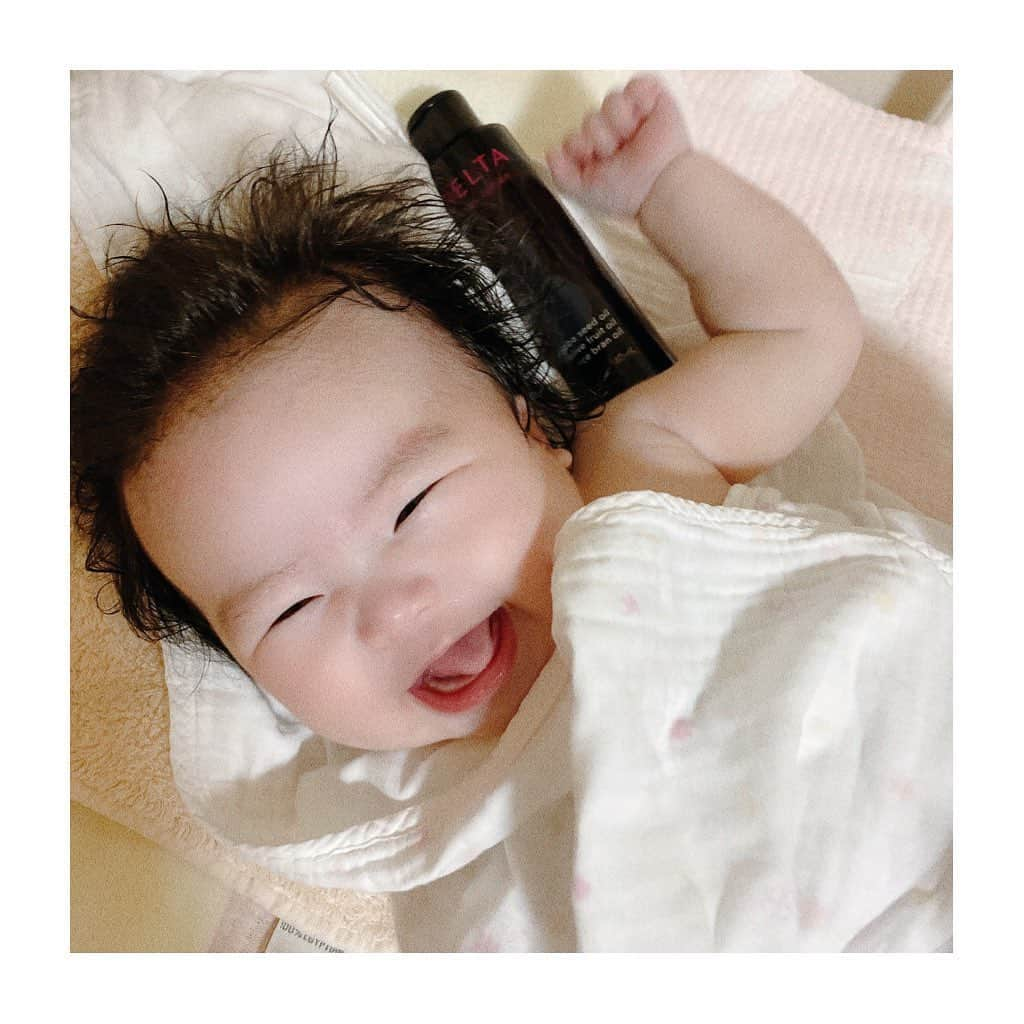 ena..*加藤 恵梨奈さんのインスタグラム写真 - (ena..*加藤 恵梨奈Instagram)「﻿ ﻿ ﻿ ﻿ ﻿ ﻿ ﻿ 👶🏻 【天然由来100%】ベルタベビーローション﻿ ﻿ ﻿ ﻿ 次女の保湿ローションが無くなったので﻿ 新しく新調したのが @official_belta の﻿ ローション🌱﻿ ﻿ ﻿ 【ベルタベビーローション】﻿ 天然由来成分100％.界面活性剤不使用﻿ 赤ちゃんへの肌への負担を本気で考えた﻿ 安心安全なオイルinベビーローション!!﻿ 100%天然のうるおいと保湿で﻿ 赤ちゃんも嬉しいもちもち肌へ💗﻿ ﻿ ■特徴﻿ ・100%天然のオーガニックローション﻿ ・界面活性剤不使用(合成石油系・植物系共に)﻿ ・ボタニカルオイル3種類﻿ (コメヌカ油・ホホバ種子油・オリーブ果実油)﻿ ・新生児.敏感肌の方も安心の安全性テスト済み﻿ ・無添加12種類.アレルゲンも排除﻿ ・心地良い天然アロマのラベンダーの香り﻿ ・管理栄養士や出産・育児経験者がサポート﻿ ﻿ ﻿ 詳しくはコチラ👇🏻﻿ 💻 HP:https://belta-shop.jp/u0rbdgwg0st﻿ ﻿ 「BELTA公式ショップ」で検索してね🔎﻿ ﻿ ﻿ ﻿ #ベビーローション #ベビースキンケア #乳児湿疹 #乳児湿疹対策 #BELTA #ベルタ #ベルタベビーローション #ベビママ #pr #インフルエンサー #インスタグラマー #ena_pi」9月28日 22時47分 - e_n_a_p_i