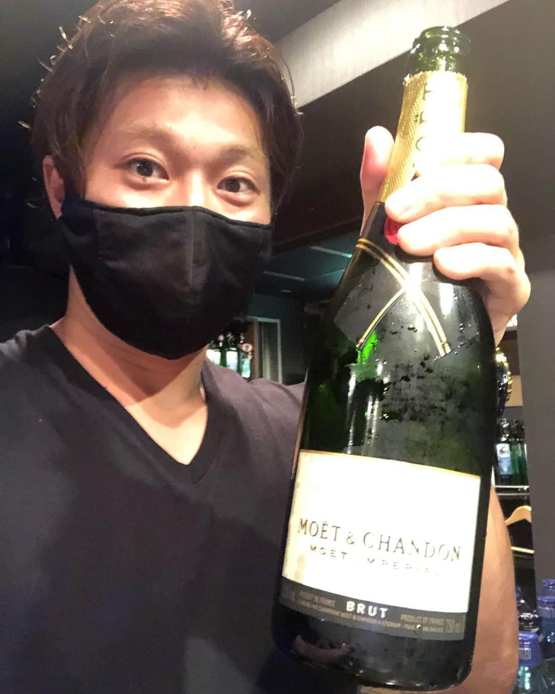 平田一喜さんのインスタグラム写真 - (平田一喜Instagram)「そしてそしてその後 #リモート飲み ？ #リモートイベント ？ 参加して下さった方々、#お酒 頂いた方々ありがとうございました❗ また機会があればよろしくお願い致します！ コロナ終息したら普通にイベントもやりたいと思います❗ #プロレス #プロレスリング #プロレスラー #DDTプロレス #CyberFight #fighter #professionalwrestling #Prowrestler #prosports #ddtpro #平田 #平田一喜 #kazukihirata #スポーツbar」9月28日 22時47分 - parakissk