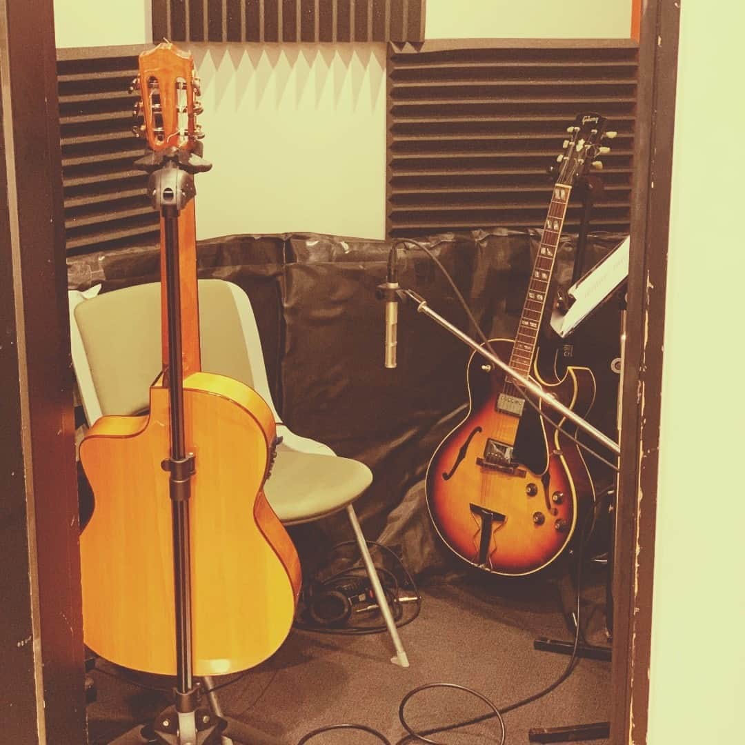 Cafe Music BGM channelさんのインスタグラム写真 - (Cafe Music BGM channelInstagram)「We've been recording numerous songs, mainly Jazz, from this morning.  #BGMC #BGMCRecords #Recording」9月28日 22時48分 - bgmc_bgmchannel