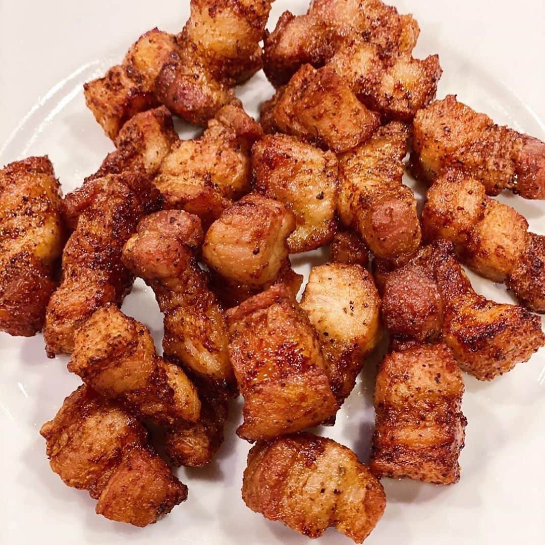 Flavorgod Seasoningsさんのインスタグラム写真 - (Flavorgod SeasoningsInstagram)「AIR FRIED PORK BELLY using FlavorGod Everything Spicy Seasoning by customer @aketomyheart⁠⠀ -⁠ KETO friendly flavors available here ⬇️⁠ Click link in the bio -> @flavorgod⁠⠀ www.flavorgod.com⁠ -⁠ "Let me show you how to make crispy pork belly using your air fryer. This was a trial run and I’m so happy on how quick and simple it was to make. The meat was tender, juicy and crisp with minimal clean up!"⁠⠀ -⁠ Pork belly from Costco sliced⁠⠀ Redmond Salt⁠⠀ Pepper⁠⠀ Paprika⁠⠀ Everything Spicy seasoning by @flavorgod⁠⠀ 1/2 tsp sweetener, I used allulose (optional)⁠⠀ -⁠⠀ Cut the pork belly into smaller pieces which makes it easier to cook. Season the pieces and incorporate throughout the meat. Preheat your air fryer at 375° and cook for 5 minutes, then flip the meat over and cook for another 5 minutes, then lastly flip again for the last 5 minutes. The time will vary depending on the amount of pork belly being cooked. Before removing the meat, I sprinkle a little sweetener on top for a sweet savory spicy bite!⁠⠀ -⁠⠀ Flavor God Seasonings are:⁠⠀ ➡ZERO CALORIES PER SERVING⁠⠀ ➡MADE FRESH⁠⠀ ➡MADE LOCALLY IN US⁠⠀ ➡FREE GIFTS AT CHECKOUT⁠⠀ ➡GLUTEN FREE⁠⠀ ➡#PALEO & #KETO FRIENDLY⁠⠀ -⁠⠀ #food #foodie #flavorgod #seasonings #glutenfree #mealprep #seasonings #breakfast #lunch #dinner #yummy #delicious #foodporn」9月28日 22時49分 - flavorgod