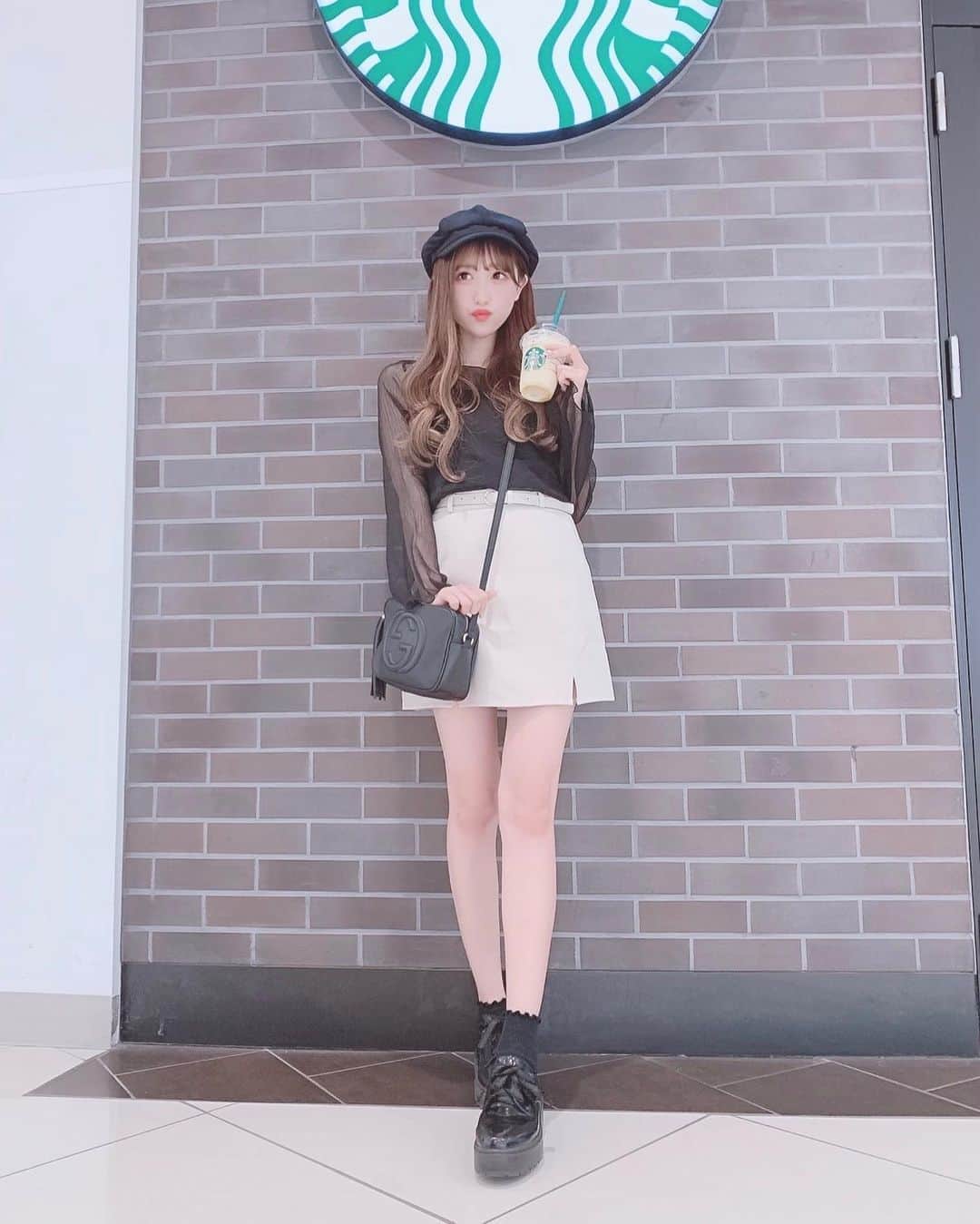 田口未彩のインスタグラム：「❤︎  大学芋フラペチーノ🍠  トップスもスカートも グレイルだよ❤︎  #スタバ　#スタバ新作 #大学芋フラペチーノ #シースルートップス #シースルーシャツ　#キャスケット　#ロングヘアー　#ヘアカラー　#シースルー前髪　#グレイル　#グレイルコーデ #grl #プチプラコーデ」