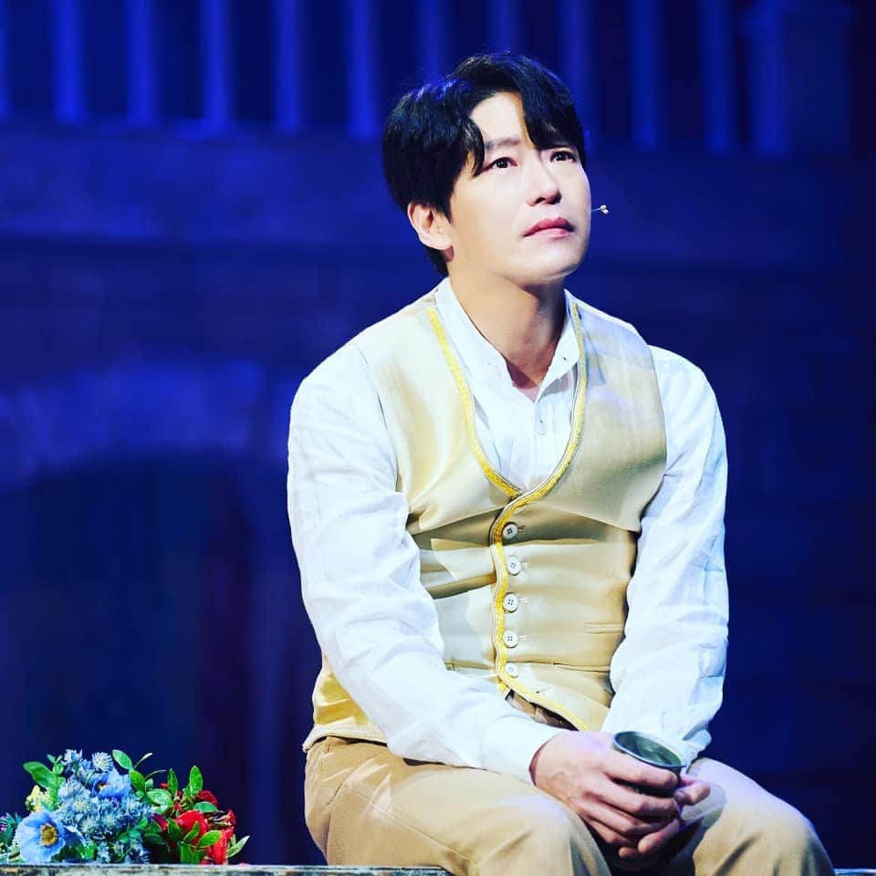 のインスタグラム：「파란엉덩이... 빨간보조개... 못난 베르테르....」