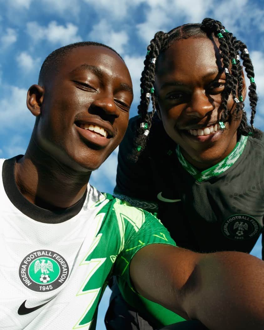 ナイキフットボールさんのインスタグラム写真 - (ナイキフットボールInstagram)「We are our country’s traditions. We are our country’s pride. Stronger together, we move forward 🦅 @thenffofficial ⠀  Check out the new Nike Nigeria National Team Jerseys, available today for early access Nike Members in our link in bio 🔗. The complete all-new Naija collection, which includes a poncho, button-down shirt, and pre-match top, will be available on 10.01 👀🇳🇬 ⠀  #Nikefootball #Naija」9月28日 23時00分 - nikefootball