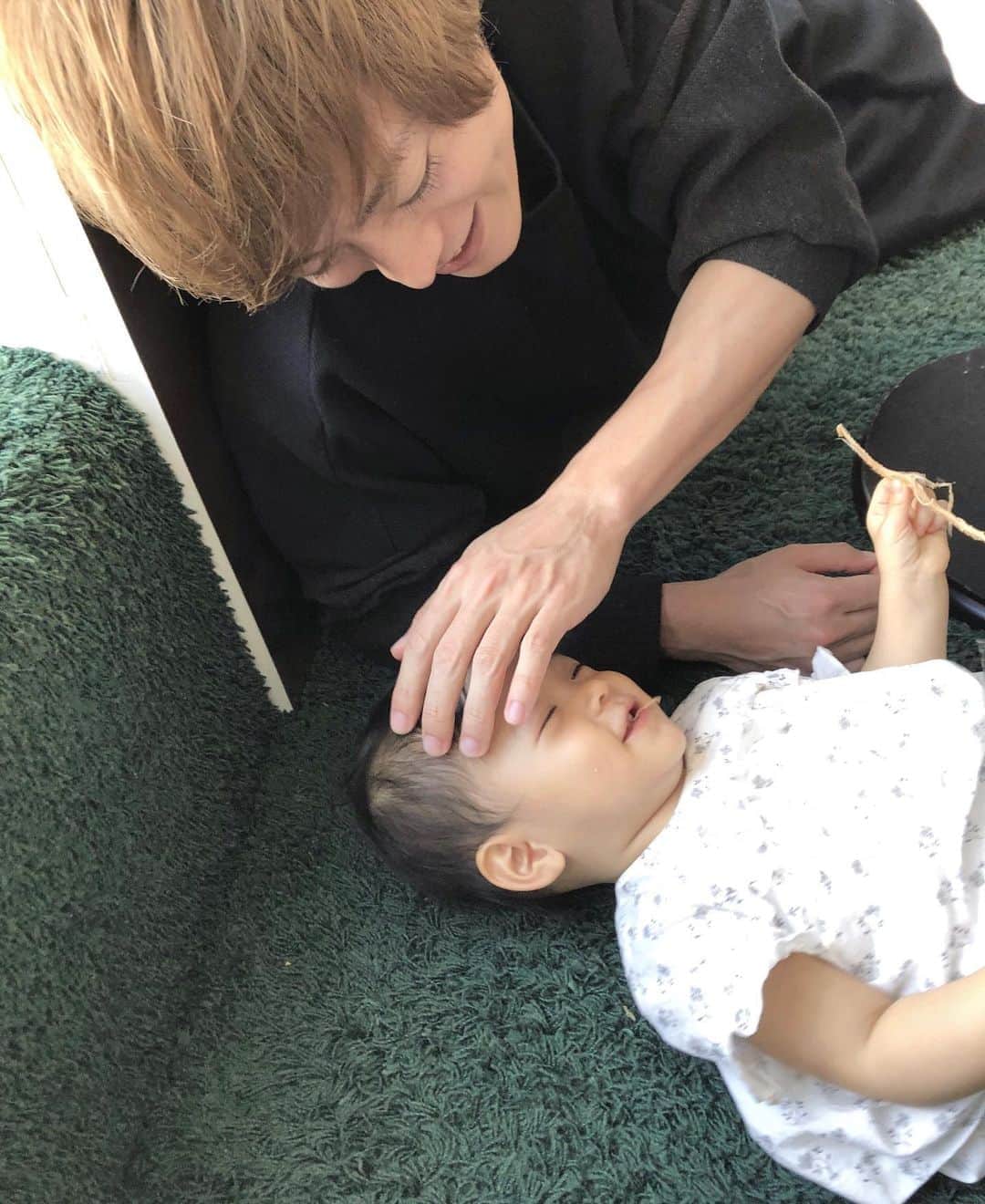 山口大地さんのインスタグラム写真 - (山口大地Instagram)「母と妹と姪っ子ちゃんに会いに行ってきました。﻿ ﻿ 可愛すぎて心の底から癒されました。﻿ ﻿ #すっかりおじさんです #姪っ子の破壊力 #子ども大好きおじさん #渡されてるのスルメです」9月28日 23時01分 - yamaguchidaichi_official