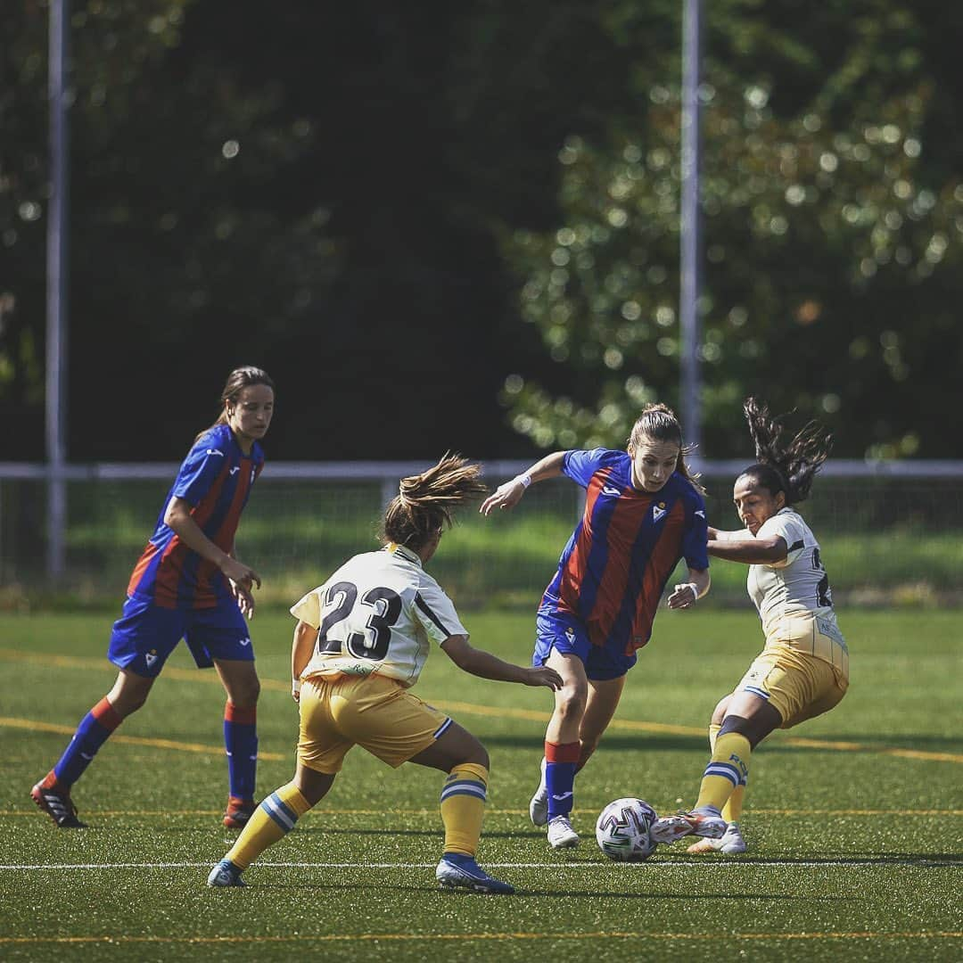 SDエイバルさんのインスタグラム写真 - (SDエイバルInstagram)「El Eibar se estrena en la #PrimeraIberdrola el domingo en Unbe  Eibarrek Unben hasiko du igandean Lehen Maila Iberdrolako denboraldia  📅 Igandea 4, domingo ⏰ 11:00 🏟️ Unbe 🔒 🆚 @realbetisfem   #EibarFem #futfem」9月28日 23時04分 - sdeibar