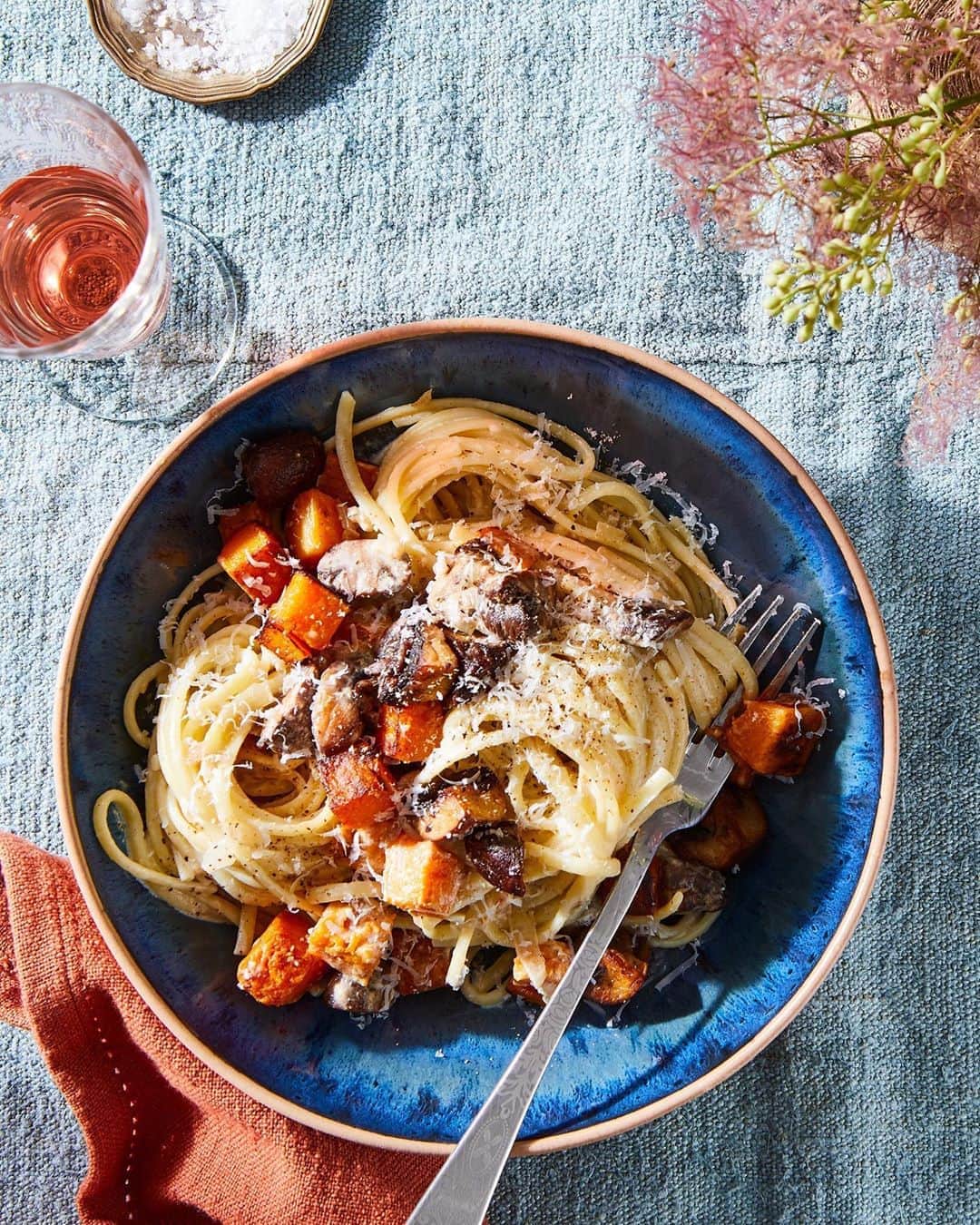 Anthropologieさんのインスタグラム写真 - (AnthropologieInstagram)「Just in time for a season of cozy fall meals shared with loved ones (like this dreamy fettuccine with butternut squash), we’re teaming up with @food52 to deck out your dining table, so your table can look just as good as the food you're serving. One lucky winner will receive a $1,000 gift card to Anthropologie *and* a $1,000 gift card to the Food52 Shop.  Here's how to enter: 1. Make sure you’re following both @anthroliving and @home52. 2. Tag a friend in the comments below. If you win, we won't leave them hanging—they’ll receive gift cards for Anthropologie and Food52, too (each worth $250!).  It’s that simple—just be sure to enter by October 5th at 12:00 p.m. (EST), and keep an eye on your DMs. For full terms and conditions, head to the link in bio. #f52partner 🙂 (📸: @juliagartland)」9月28日 23時05分 - anthropologie