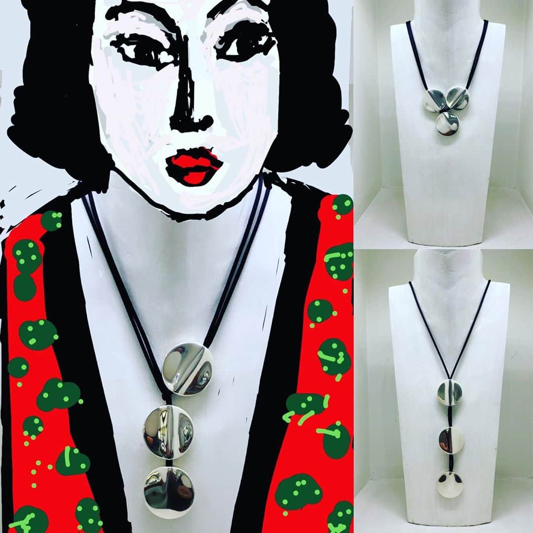 ホアキンベラオのインスタグラム：「Collar  de la colección TOKYO, con piezas movibles , para que tú elijas  la forma que más te guste.Tú decides」