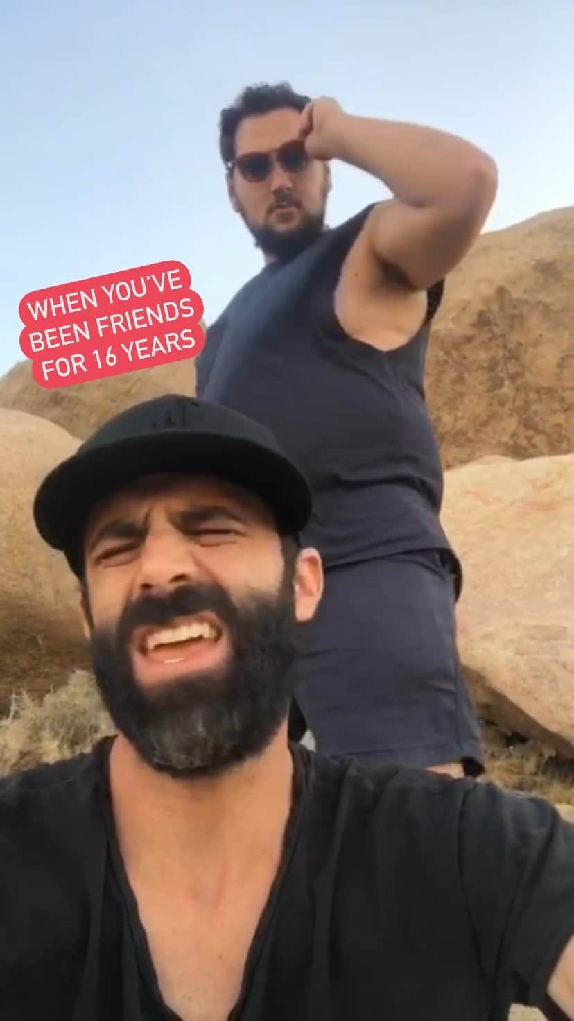 マット・マクゴリーのインスタグラム：「Celebrated 16 years of friendship with this fuzzy fellow. Love you @jessefleece ! 🧔🏻 💕🧔🏻 💕」