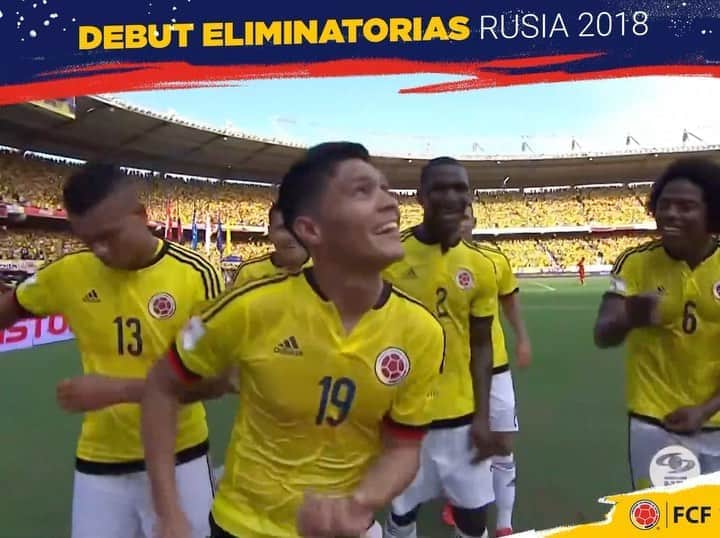 サッカー コロンビア代表チームのインスタグラム：「Estos fueron los goles de nuestro primer partido por las Eliminatorias hacia Rusia 2018✌️  🇨🇴2⃣-0⃣🇵🇪 🏟️ Metropolitano de Barranquilla ⚽ @teogutierrez_ y @e.cardona10   Ya falta poco para un nuevo debut 💪」