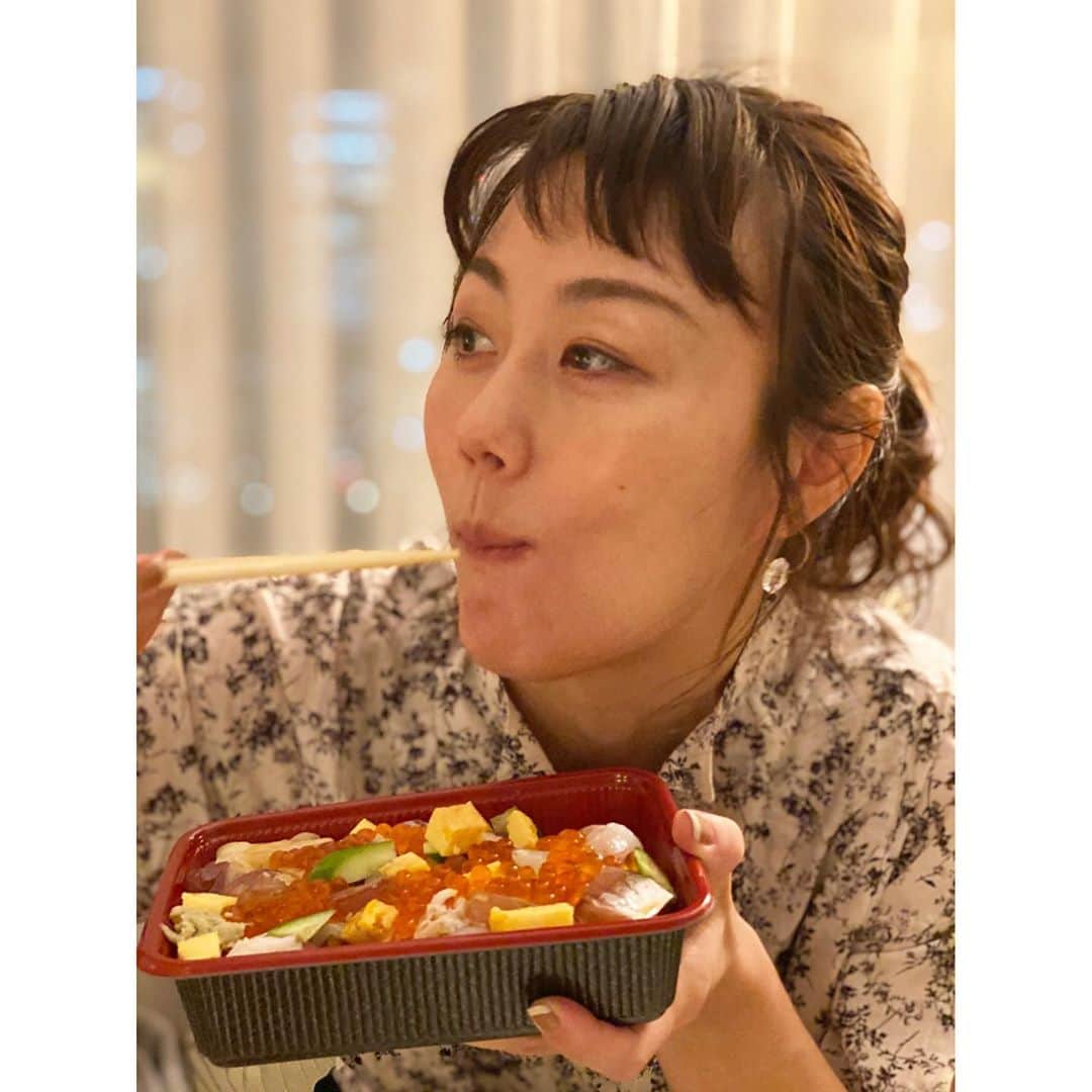 新井麻希さんのインスタグラム写真 - (新井麻希Instagram)「* 2020年の夏の思い出。 * 思いっきり働いて、いっぱい食べて飲んで、楽しく遊んだ！ * また頑張って、泊まりたいなー。 * #palacehoteltokyo  #パレスホテル東京」9月28日 23時10分 - makiarai58