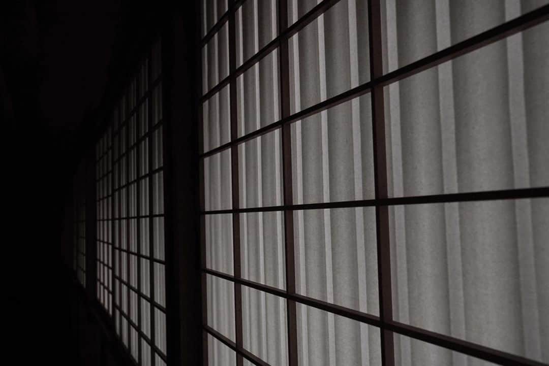 いぶくろ聖志さんのインスタグラム写真 - (いぶくろ聖志Instagram)「障子の奥行き  #japan #camera #a7iii」9月28日 23時18分 - b.smpl