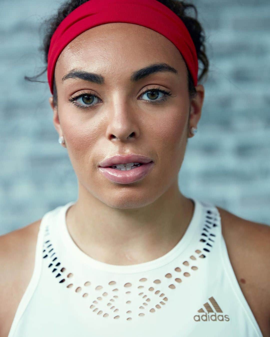 adidasのインスタグラム：「"My dad told me that as a bi-racial female, you’re going to have to give 120% at all times just to have the same opportunity...It’s pretty cool to see people actually standing up and listening and saying that things aren’t right. We need to grow." ⁣ ⁣ Head to @adidashockey to watch the next episode of #ReadyForChange and see why Sarah Nurse (@nursey16) is hopeful for the future of women's hockey.」