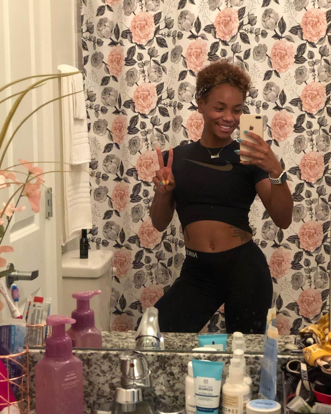 デズリア・ブライアントのインスタグラム：「Happy Monday!!  Ya girl went for a 2 mile run this morning🙌🏾. The significant thing about this is I physically couldn’t have done this a few weeks ago!   The end of May I was diagnosed with iron-deficiency Anemia and it literally broke me down y’all. I experienced every symptom there is from dizziness, faintness, lack of focus, fatigue, tight chest, headaches, literally everything . It got to the point where I had no energy to even get out of bed most days!   I started taking iron supplements but my body wasn’t absorbing them that well!  So four weeks ago I flew to Colorado Springs to get an iron infusion.   A process I thought would only take a couple weeks ended up taking about four months! I’m so thankful for all of the people who helped me through this process ! I truly love you guys..   I don’t know what the next season will bring but what I do know is ya girl WILL be taking her supplements lol And I encourage all woman to do the same, especially female athletes. It’s very common in woman!  Just take your supplements! #justdoit」