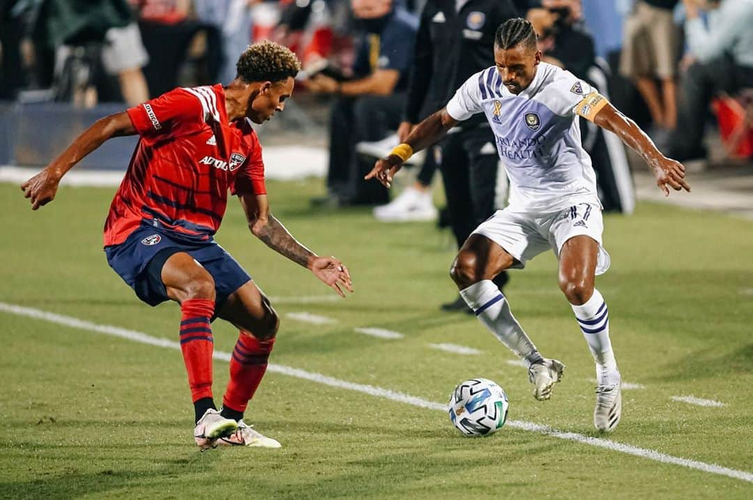 ナニさんのインスタグラム写真 - (ナニInstagram)「A tough one in Dallas. Good team effort to get a point and keep our undefeated streak going. 💪🏾🦁 #OrlandoCity #MLS #Teamwork #Effort #RecordBreakers」9月28日 23時29分 - luisnani