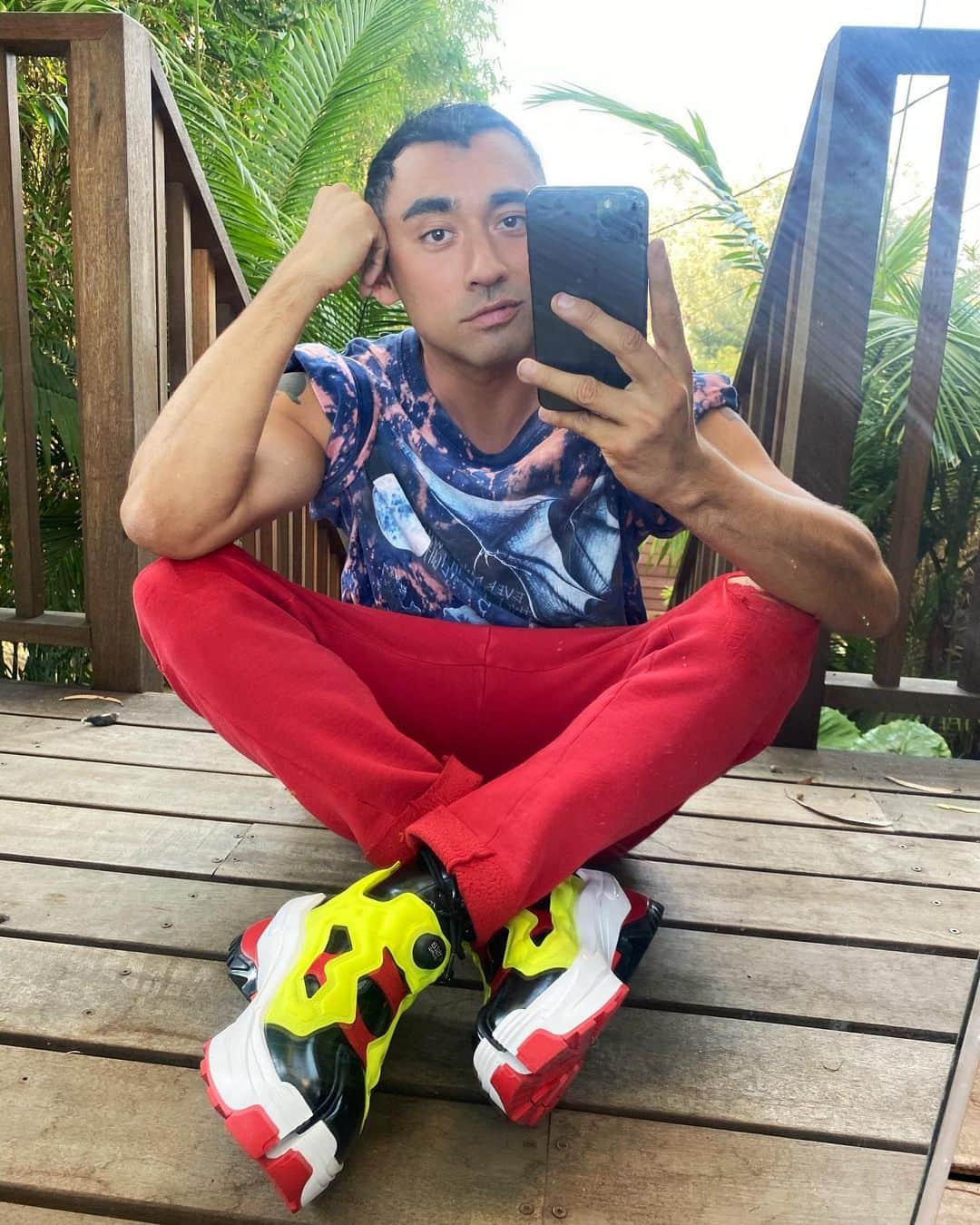 ニコラ・フォルミケッティのインスタグラム：「Obsessed with these MARGIELA X REEBOK InstaPump Tabi shoes 😍 @maisonmargiela @reebok #maisonmargielaxreebok and of course @dustandbeau t-shirt too ❤️」