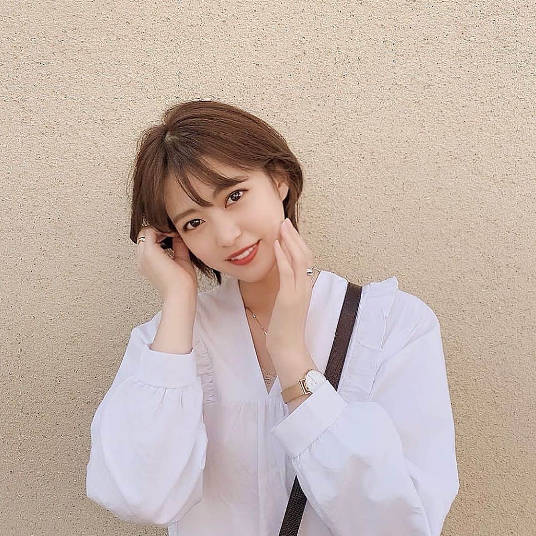 前田亜美のインスタグラム：「. . 20年振りにショートヘアーにしました‪𓂃 𓈒𓏸◌‬. . . 今だ！と思いカットしちゃいました！. ..  ほぼ勢いです🦕⋆͛笑 .  .. 気持ちも頭もスッキリ！笑. .  ショートは5~6歳ぶり？くらいなので懐かしい🌱.  @ogawa_yuya_  さんにお願いしたよ！‪ 𓈒𓏸  トリートメントカラーもしてもらって🥺 長時間ありがとうございました！ . またヘアアレンジとか楽しみだなあ。. . #ショートヘア #センターパートショート #ショートカット #ヘアアレンジ」