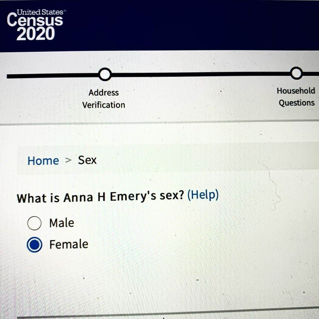 アンナ・パキンさんのインスタグラム写真 - (アンナ・パキンInstagram)「I was so hopeful that the “help” feature would provide other options for gender non conforming humans.... but NOPE. When will this country start counting its population for who they are?  Surely that would be useful information ? #transrightsarehumanrights #nonbinaryrights #transsolidarity #nonbinarysolidarity #intersexsolidarity」9月28日 23時43分 - _annapaquin