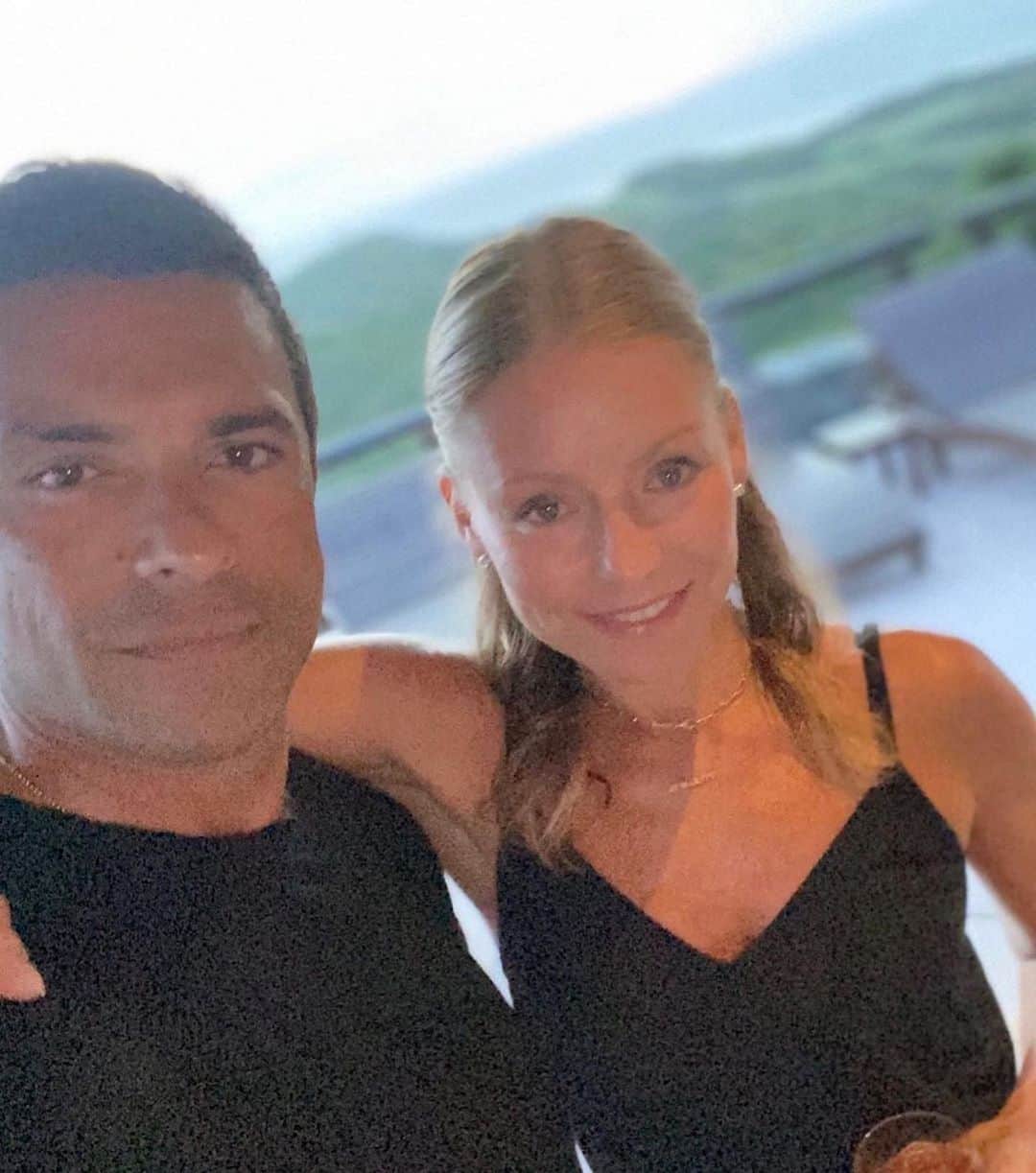 People Magazineさんのインスタグラム写真 - (People MagazineInstagram)「Mark Consuelos posted a sweet tribute to Kelly Ripa, counting down the days until the two are reunited: "1 month down...3 to go....missing my home team." ❤️ #Regram @instasuelos」9月28日 23時47分 - people