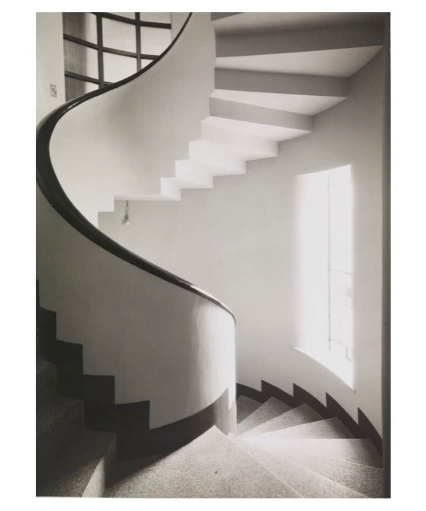 木下ココさんのインスタグラム写真 - (木下ココInstagram)「spiral staircase, Robert mallet-Stevens. ・ ・ ・ #architecture  #art #photography  #stairs #loveit」9月28日 23時50分 - cocot_chan
