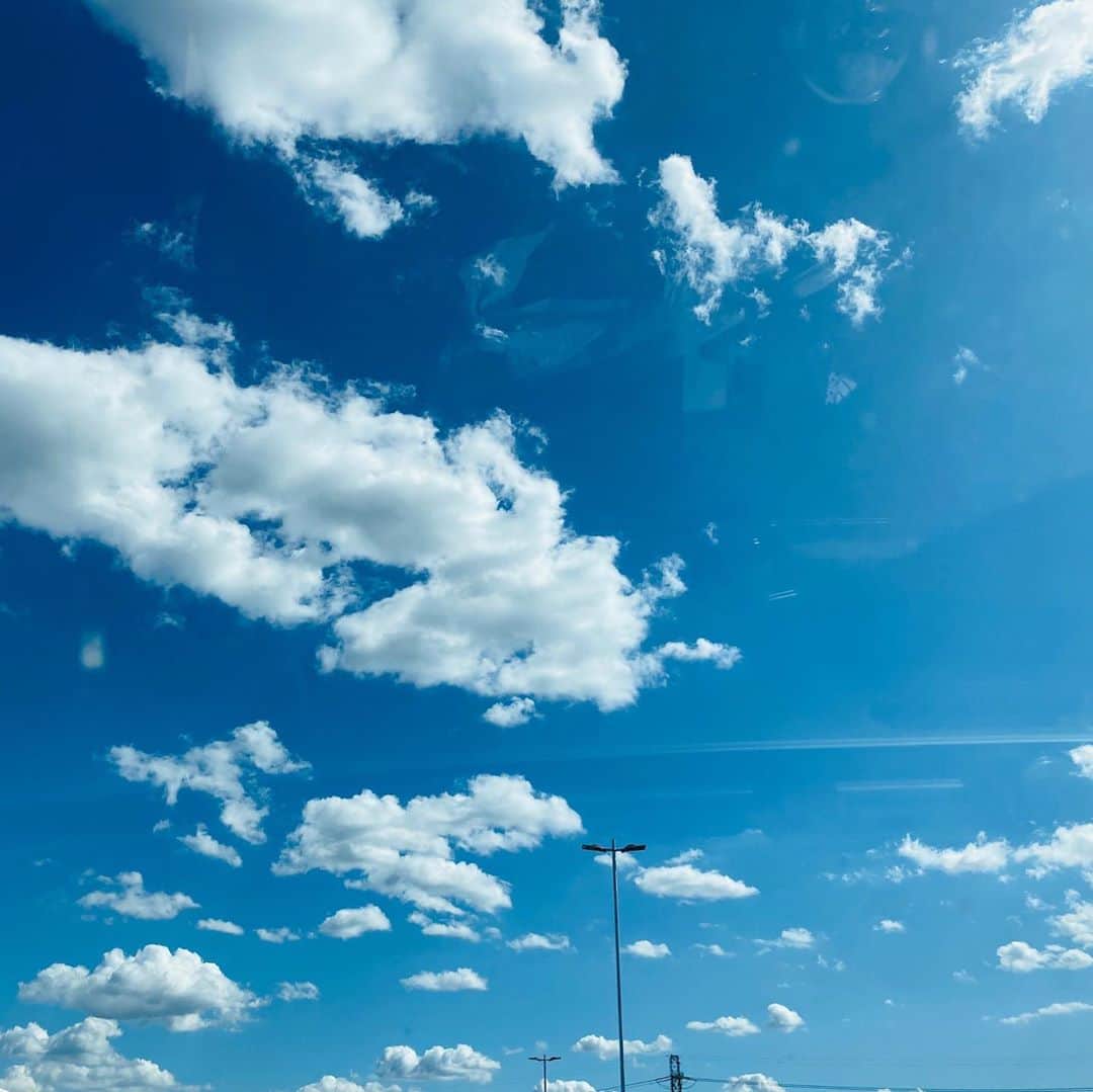 網野友雄のインスタグラム：「トイストーリーみたいな綺麗な空と雲でした！ #ピクサー #トイストーリー #雲」