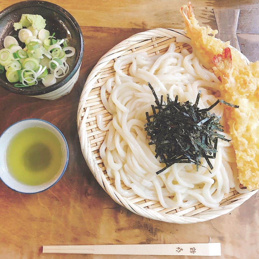 橋本陽菜さんのインスタグラム写真 - (橋本陽菜Instagram)「😋 * 私が食べたのは #天ざるうどん です！！ ボリュームたっぷり！！ お箸が特別な感じなの✨✨ ビニールぴーってはがして、 ぱっかん！って！！ ぜひ体験してみてほしい😊😊 * #pyongourmet #鶴喜 #富山グルメ #pyonstagram  #AKB48 #チーム8 #チームK #富山 #はるpyon #橋本陽菜 #圧倒的橋本陽菜 #橋本陽菜を広める」9月28日 23時59分 - 48pyonz_toyama