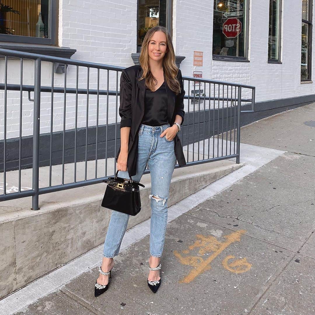 Helena Glazer Hodneのインスタグラム：「Is it weird that it felt simultaneously amazing & painful to put on heels (and walk to the restaurant in them)?」