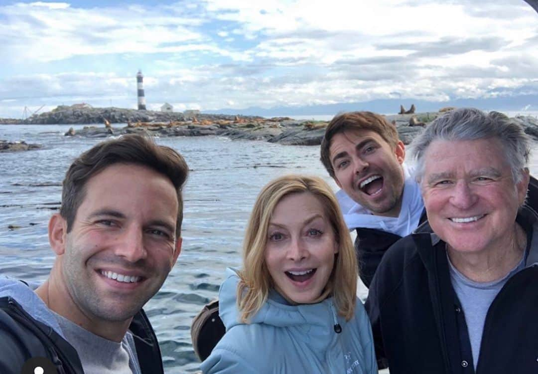 シャロン・ローレンスさんのインスタグラム写真 - (シャロン・ローレンスInstagram)「#familyfun om @princeofwhaleswhalewatching in #salishsea -with some of our cast -@bradharderarychuk @JonathanBennett @Rtreatwilliams  #TheChristmasHouse Nov 22nd on @hallmarkchannel」9月29日 9時43分 - sharonelawrence